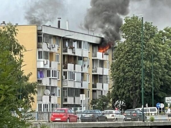 Nakon intervencije sarajevskih vatrogasaca požar je ugašen, a J. D. je prevezen u Klinički centar Univerziteta u Sarajevu, gdje mu je ukazana ljekarska pomoć zbog lakših tjelesnih povreda