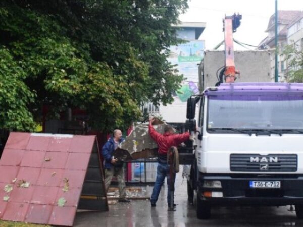 Vlasnik uklonio sporni objekt iz ulice Maršala Tita u Sarajevu