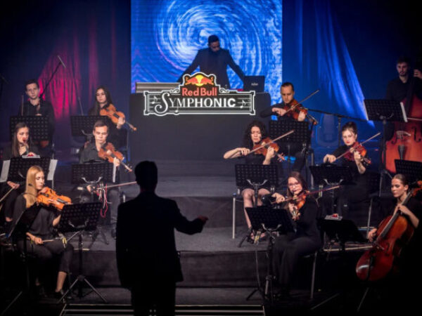 Indigo i Victoria String Orchestra priredili audiovizuelni spektakl za globalni auditorij